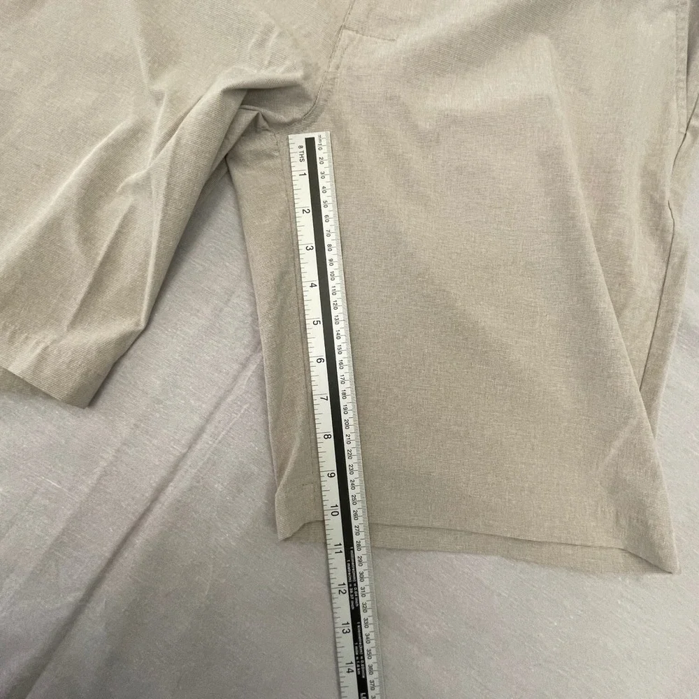 TravisMathew Mens Golf Shorts Size 34‎ Beige Performance Stretch Flat Front